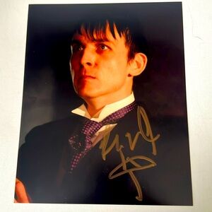 Robin Lord Taylor Gotham Penguin Oswald Cobblepot Autographed 8x10 Photo
